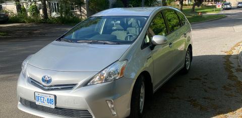Toyota Prius v 2013