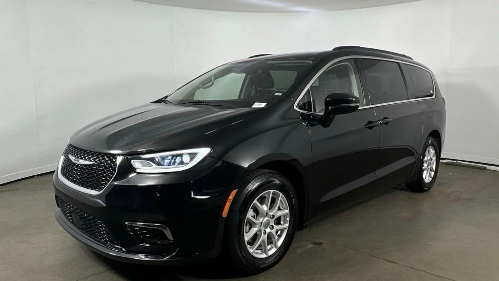 Chrysler Pacifica 2022 in Greenfield, WI