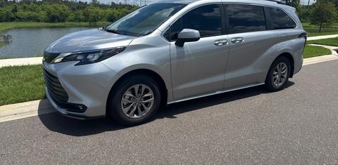 Toyota Sienna 2025