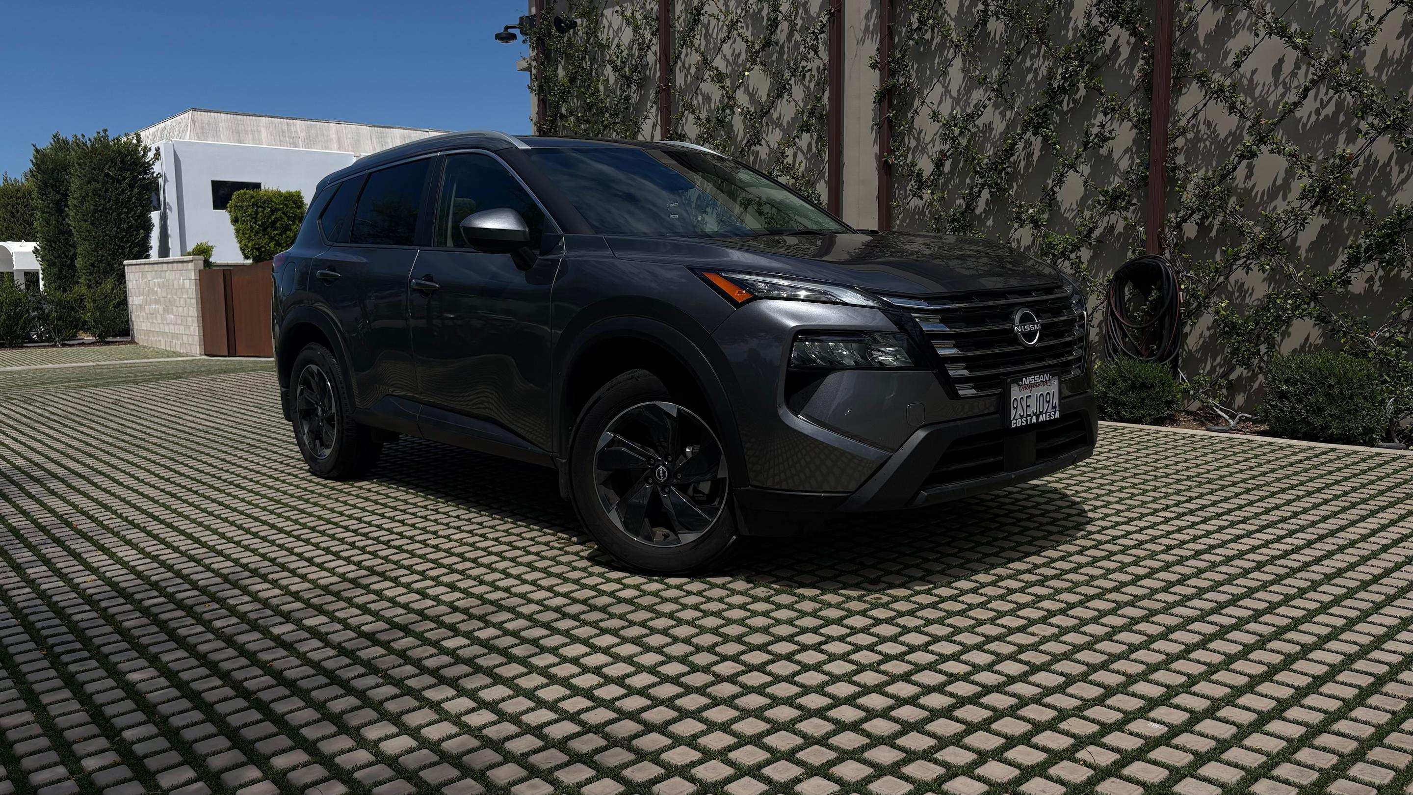 Nissan Rogue 2024 in Costa Mesa, CA