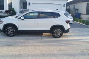 Volkswagen Taos 2025 in Miami