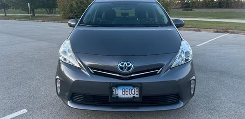 Toyota Prius v 2013