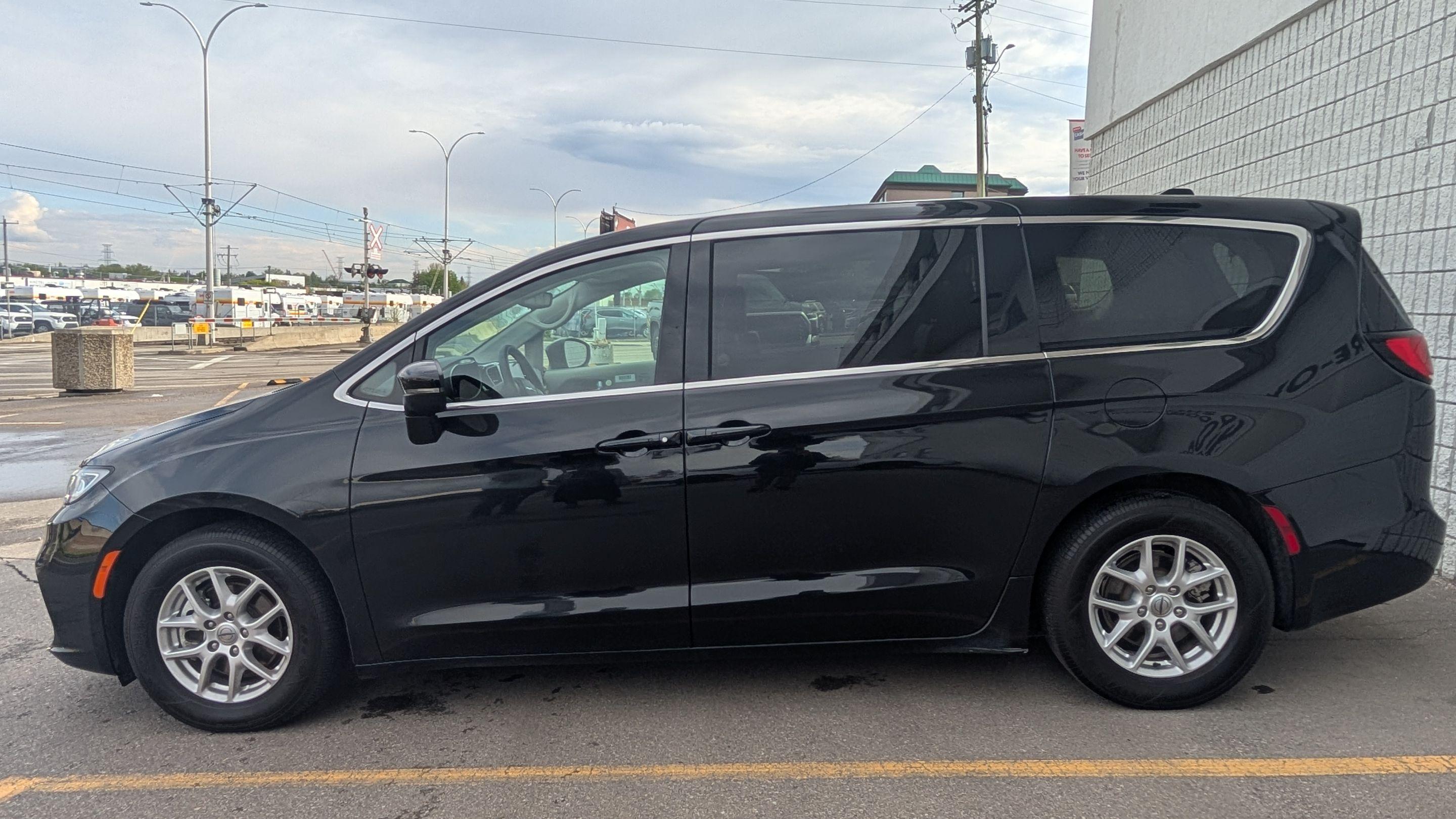 Chrysler Pacifica 2023 à Calgary, AB