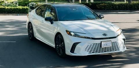 Toyota Camry Hybrid 2025