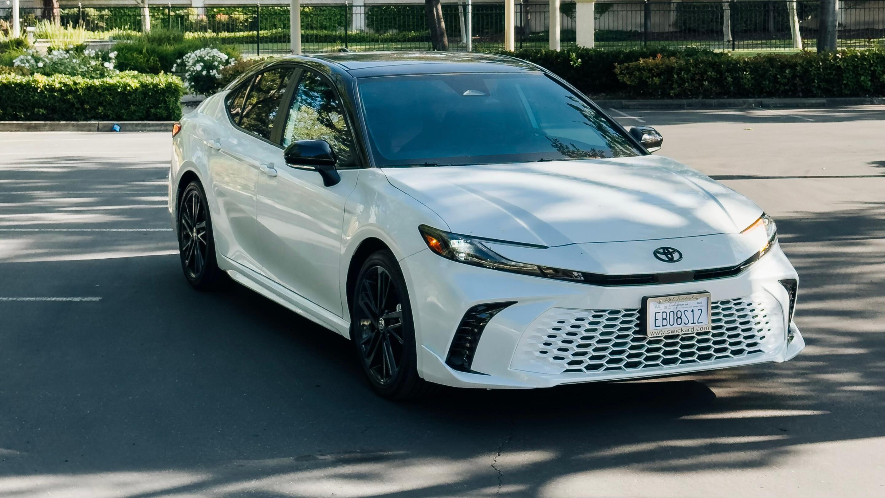 Toyota Camry Hybrid 2025 in Hayward, CA