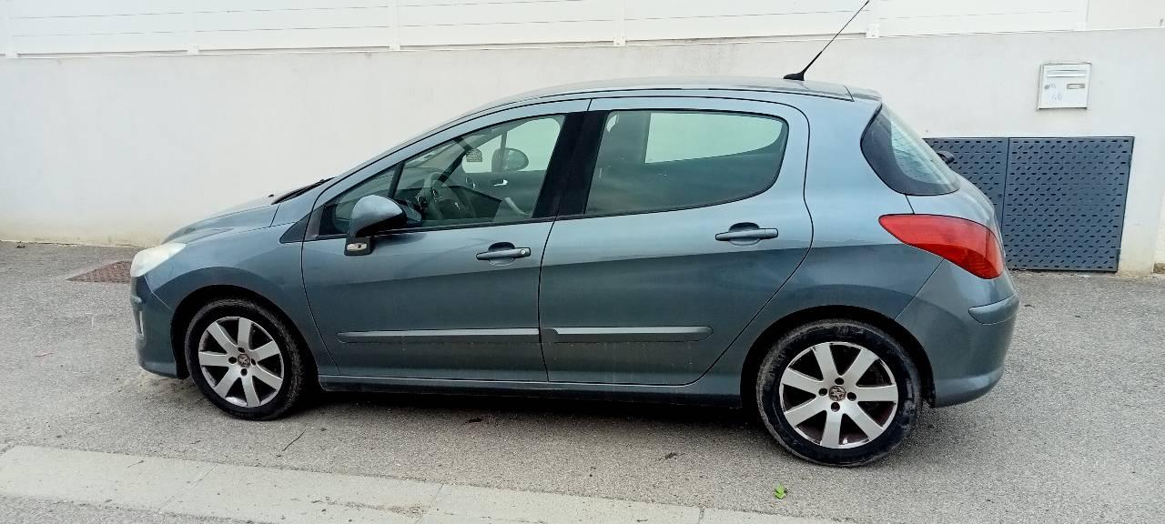 Peugeot 308 2008 à Béziers