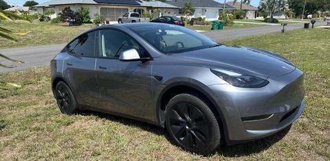 Tesla Model Y 2025