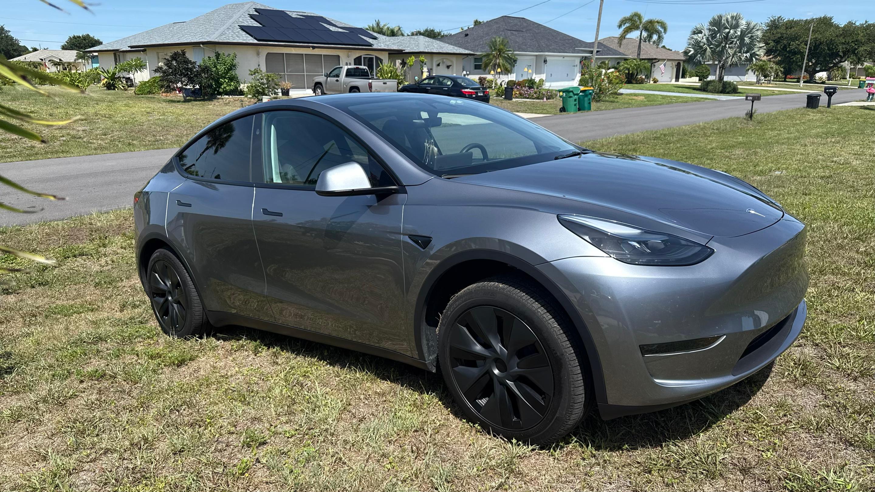 Tesla Model Y 2025 in Englewood, FL
