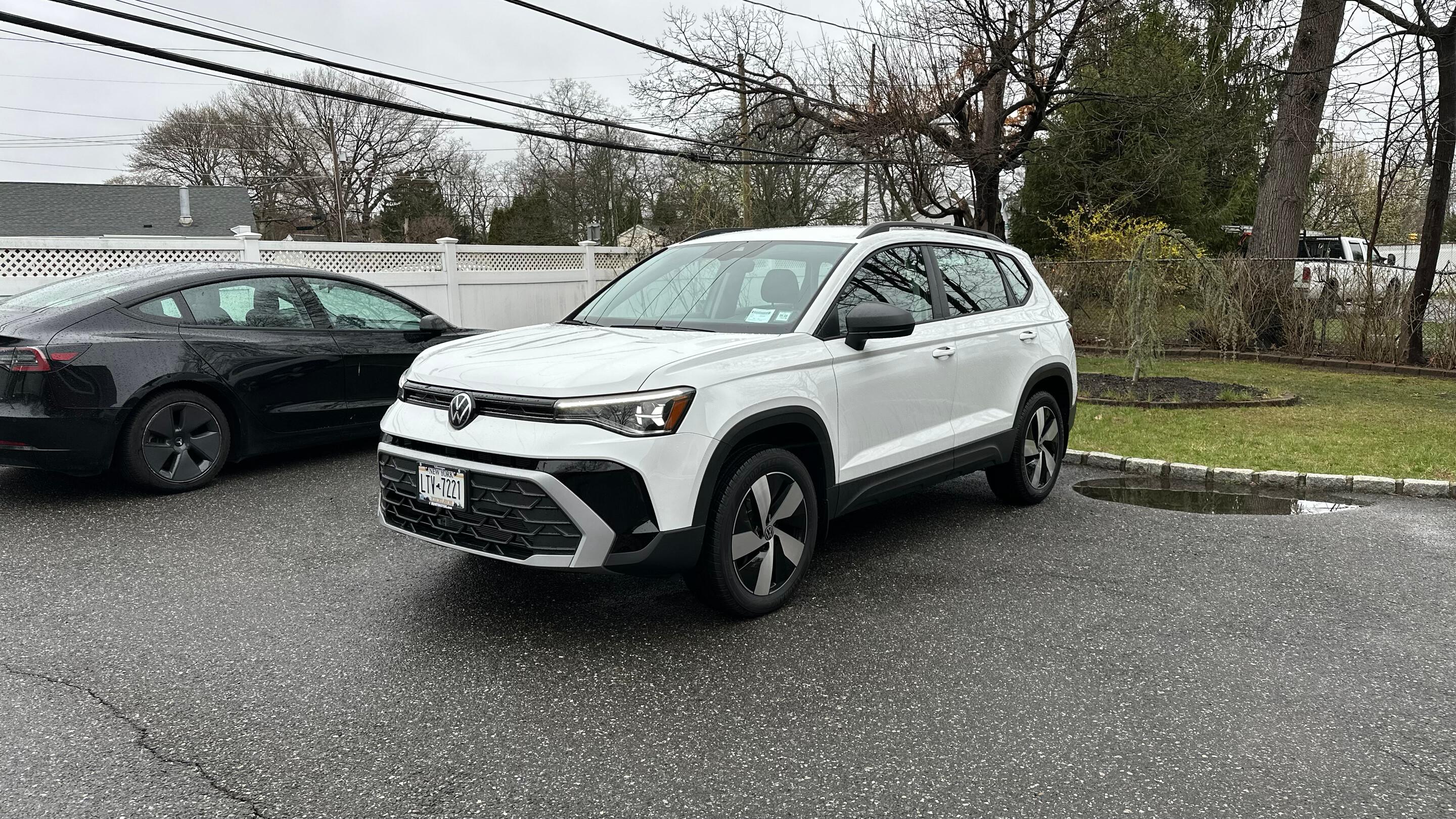 Volkswagen Taos 2025 in Huntington, NY