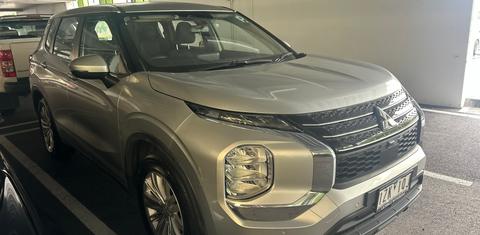 Mitsubishi OUTLANDER 2023