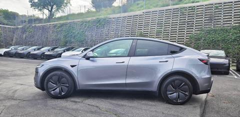 Tesla Model Y 2026