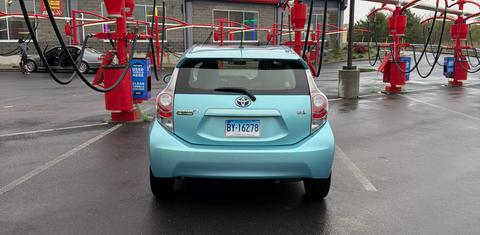 Toyota Prius c 2014