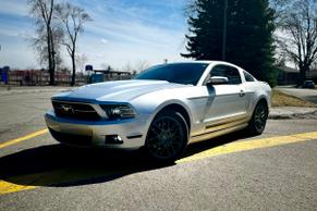 Ford Mustang 2014 in Montréal