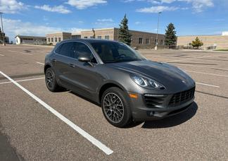 Porsche Macan car