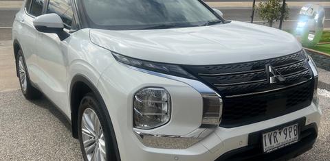 Mitsubishi OUTLANDER 2022