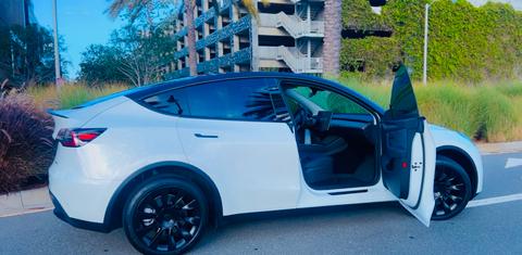 Tesla Model Y 2024