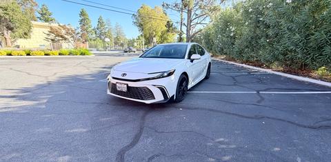 Toyota Camry Hybrid 2026