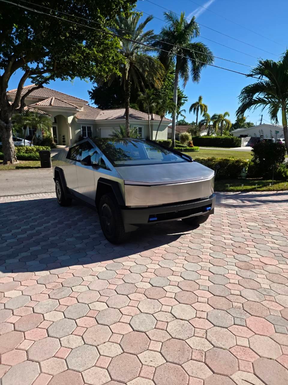 Tesla Cybertruck 2026 in Lighthouse Point, FL