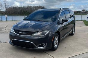 Chrysler Pacifica car