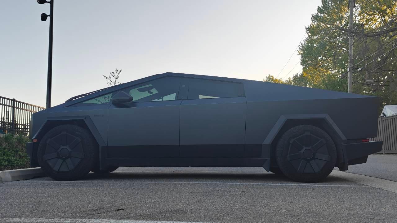 Tesla Cybertruck 2024 in 