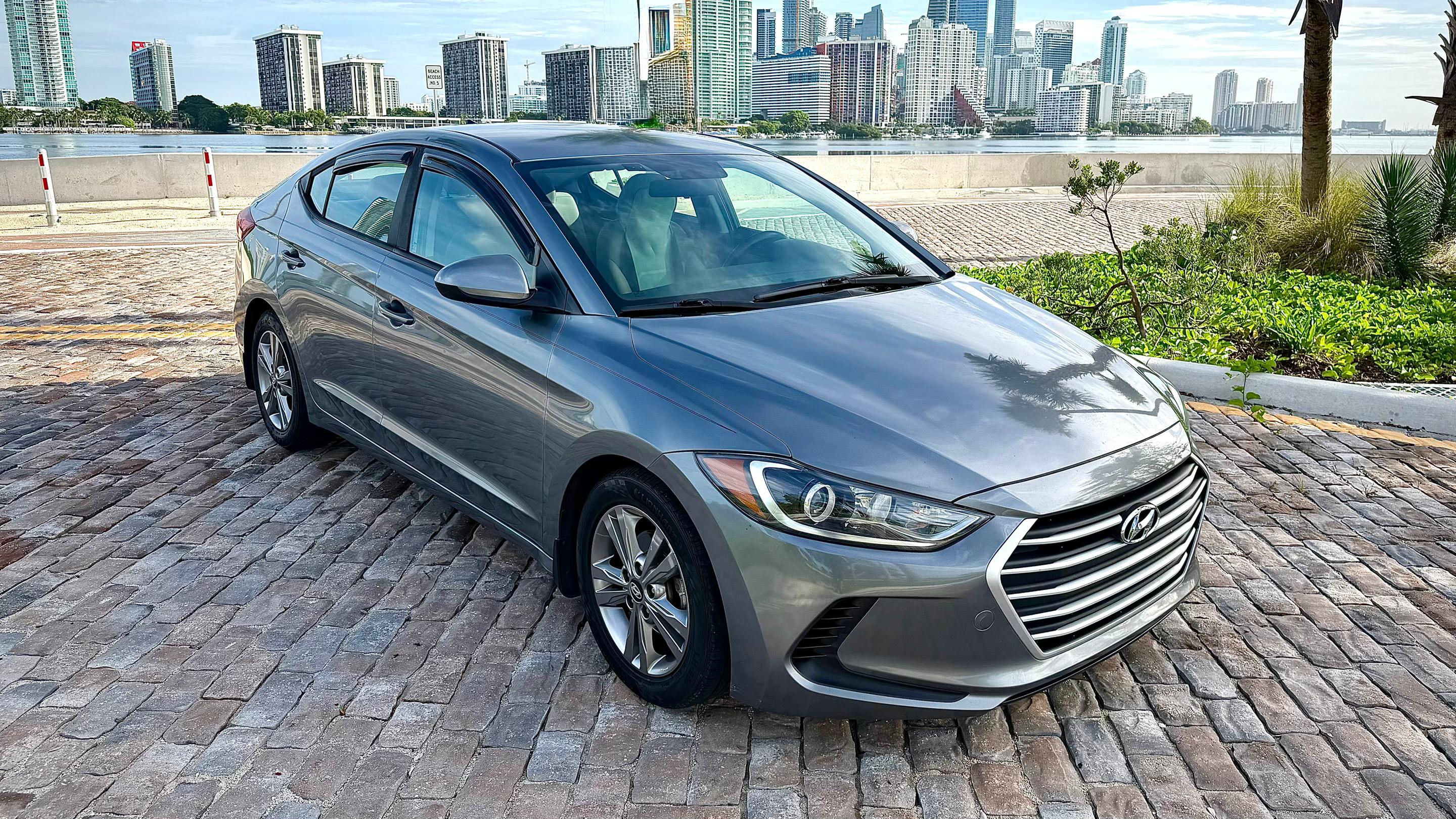 Hyundai Elantra 2018 in 