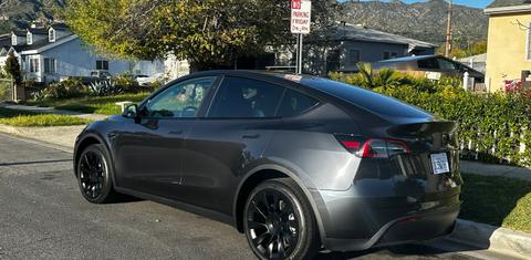 Tesla Model Y 2024