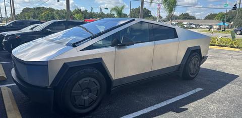 Tesla Cybertruck 2025