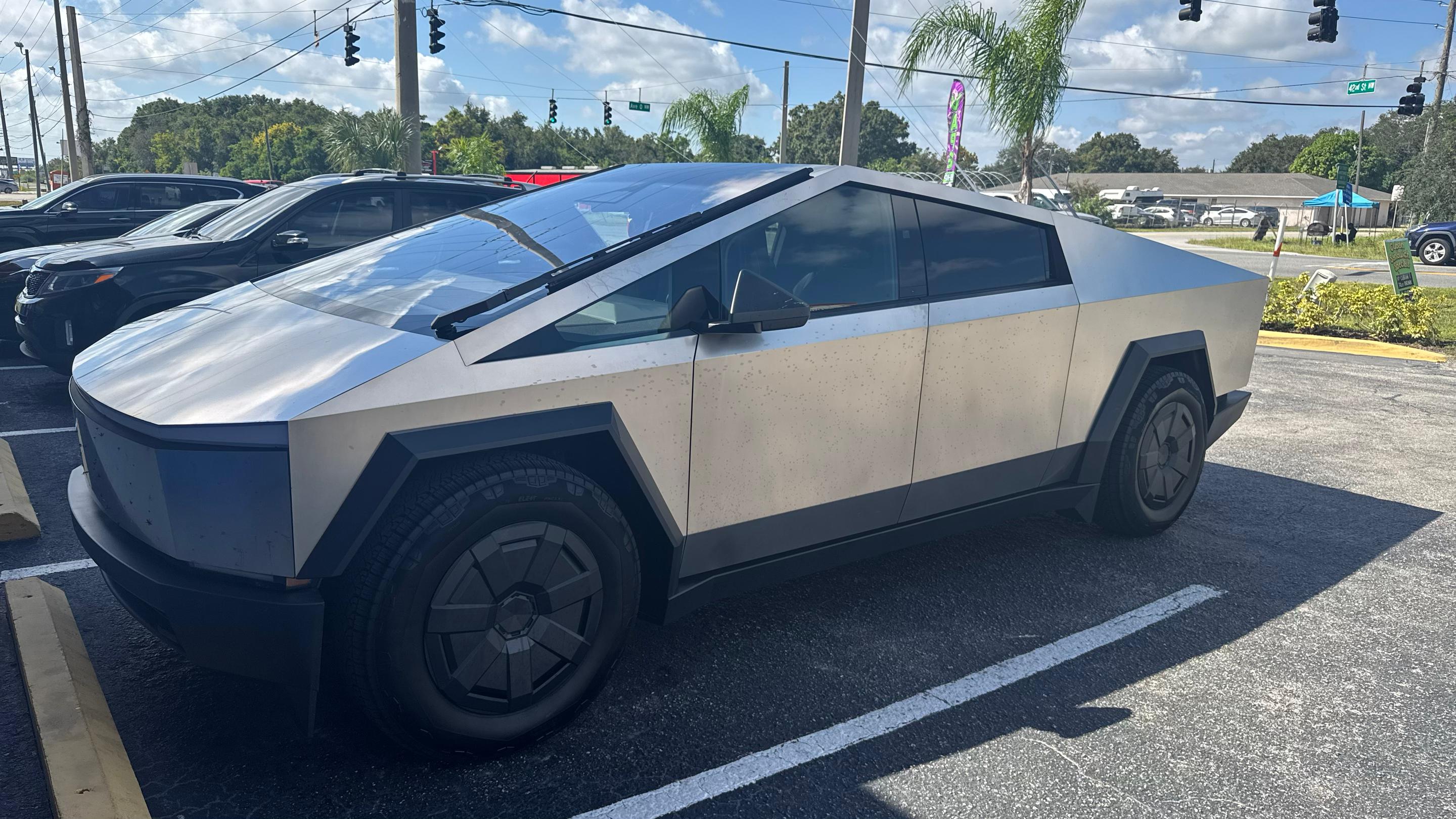 Tesla Cybertruck 2025 in 