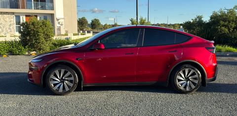 Tesla MODEL Y 2025