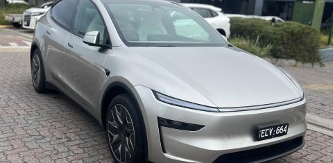 Tesla MODEL Y 2026