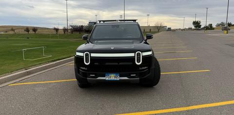 Rivian R1S 2022