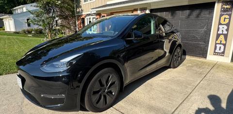 Tesla Model Y 2025