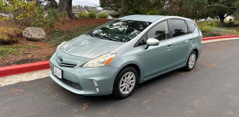 Toyota Prius v 2013