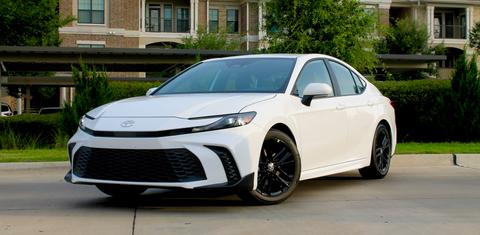 Toyota Camry Hybrid 2025