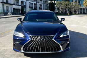 Lexus ES car