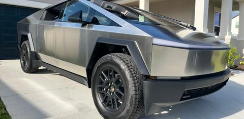Tesla Cybertruck 2025
