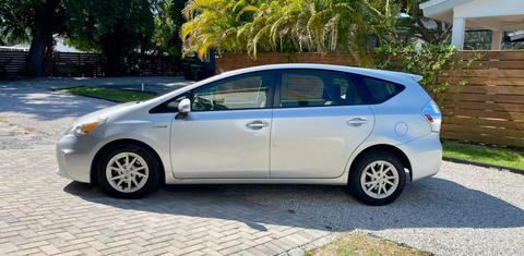 Toyota Prius v 2014