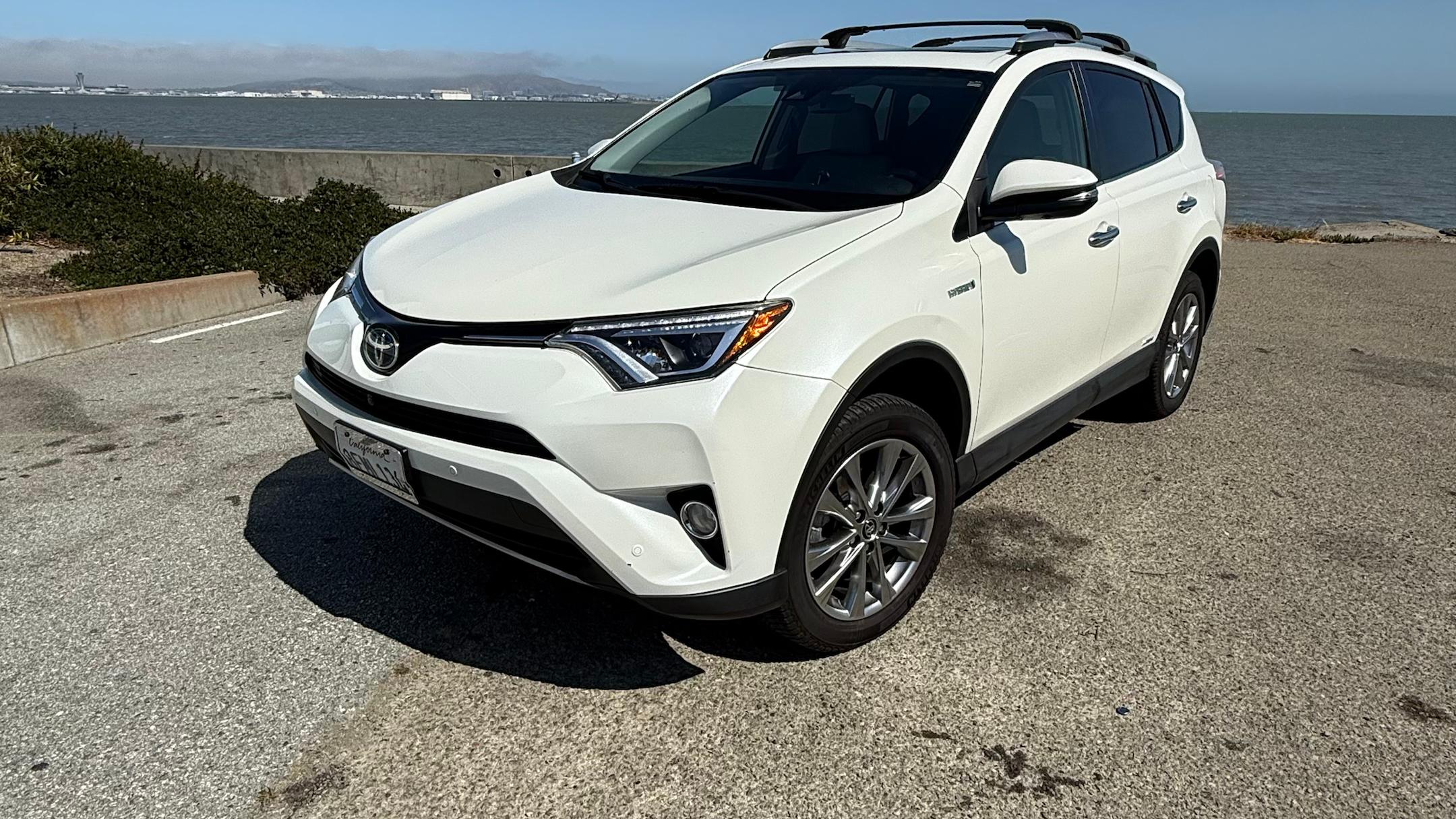Toyota RAV4 Hybrid 2018 in 