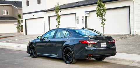 Toyota Camry Hybrid 2025