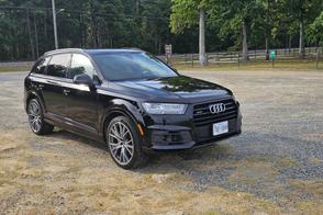 Audi Q7 car