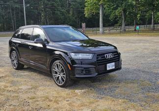 Audi Q7 car