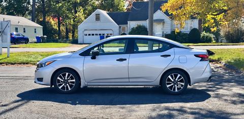 Nissan Versa 2024