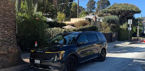 Kia Carnival Hybrid 2025
