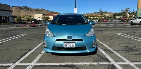 Toyota Prius c 2014