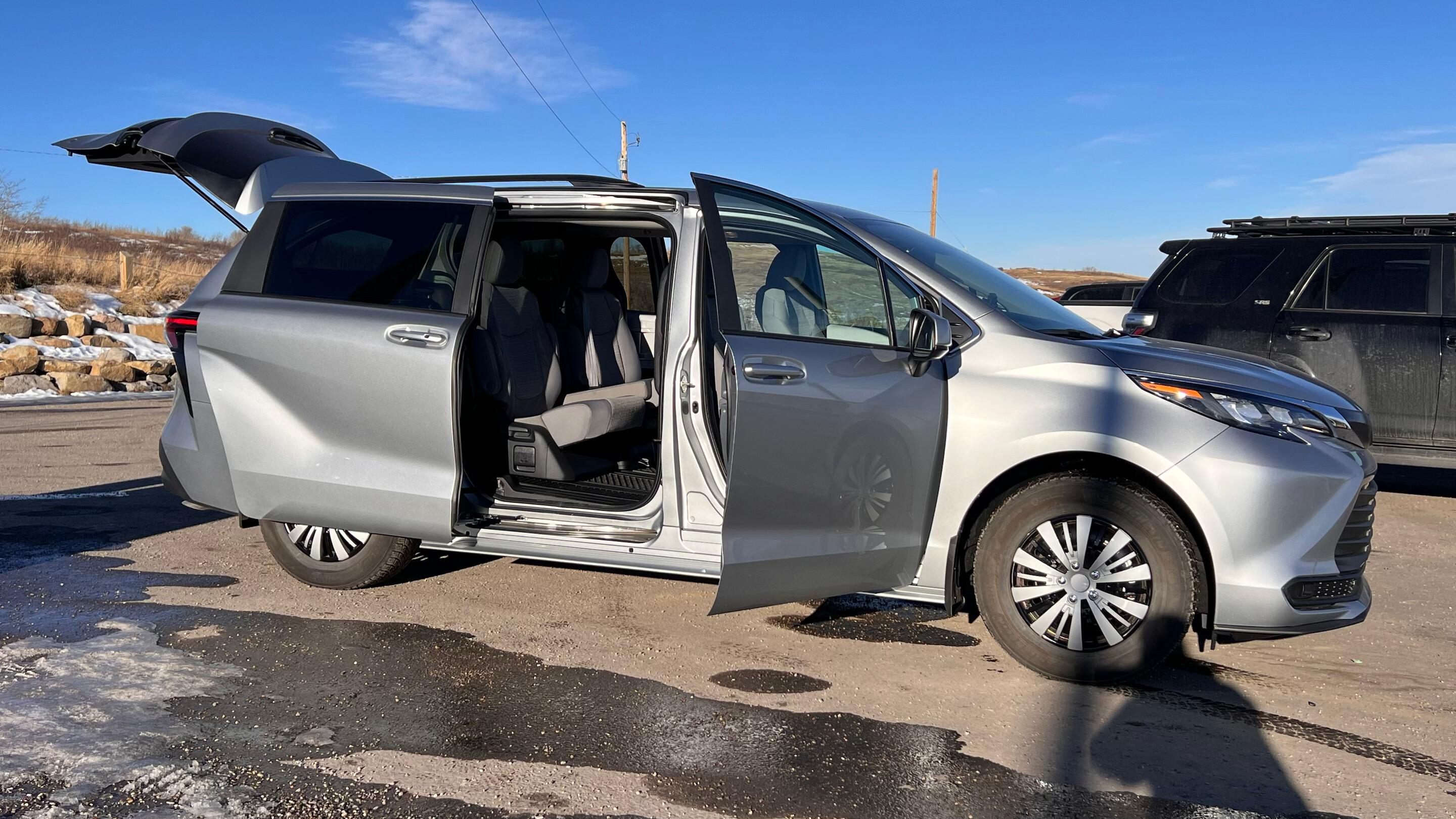 Toyota Sienna 2025 in Calgary, AB