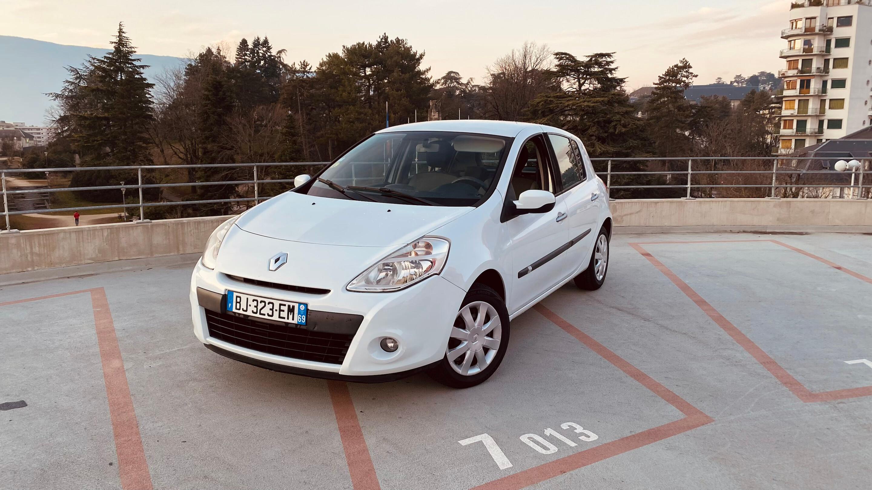 Renault CLIO III 2011 à Chambéry
