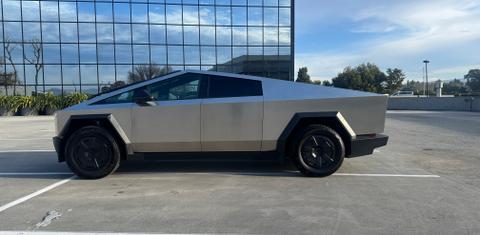 Tesla Cybertruck 2025