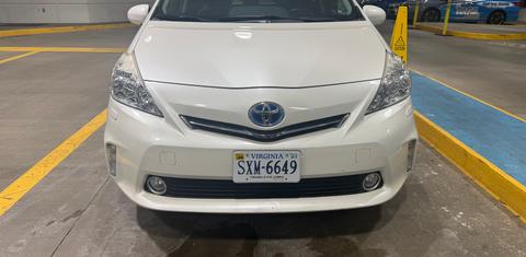 Toyota Prius v 2014
