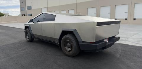 Tesla Cybertruck 2026