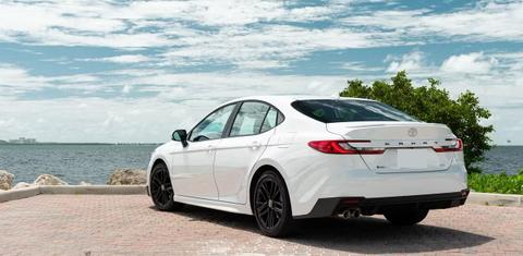 Toyota Camry Hybrid 2025